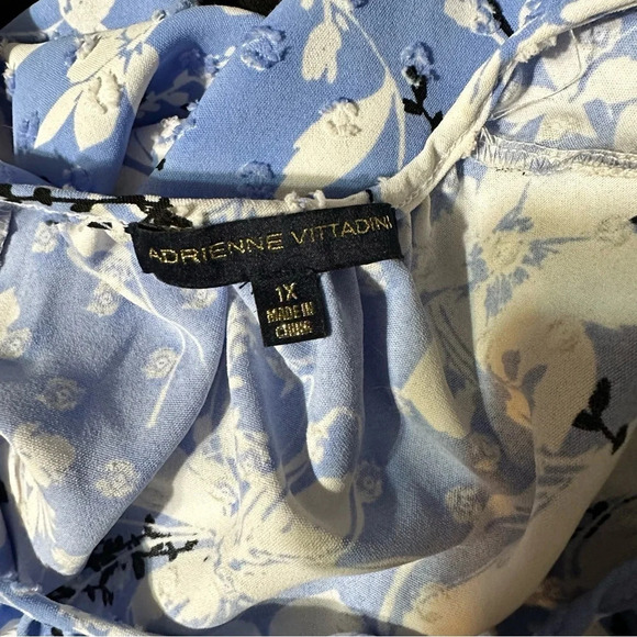 Adrienne Vittadini women's size 1X blue and white floral blouse - Picture 5 of 5